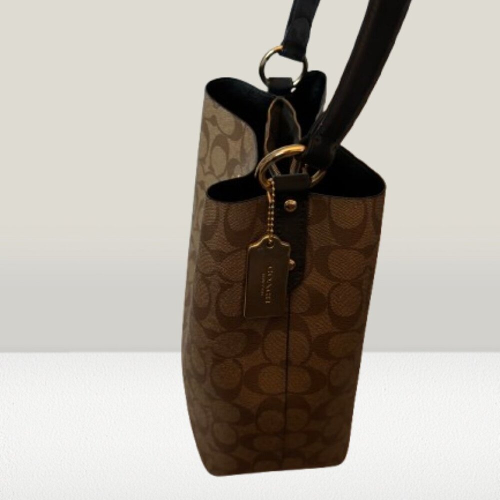 Coach Signature Bucket Shoulder Bag – Gold Hardware – Excellent Condition - Picture 3 of 6